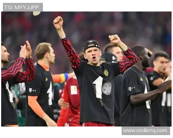 足球明星穆勒精彩头球瞬间回顾展现其在赛场上的非凡技艺与魅力 足球明星穆勒精彩头球瞬间回顾展现其在赛场上的非凡技艺与魅力